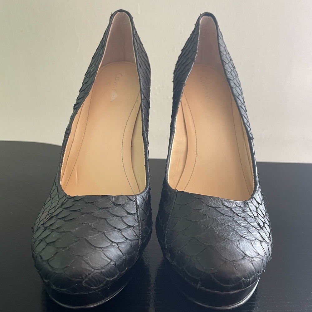 Calvin Klein Black Textured Women's Pumps